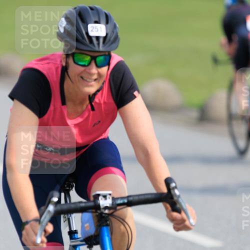 15.06.2025 - 27. Vierlanden-Triathlon H.Heesch http://msf.ph/oto/7990791 15.06.2025 09:52:24 Radfahren 51, 182, 214, 223, 231, 251 meine-sportfotos.de