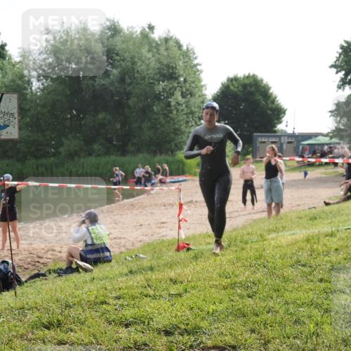 15.06.2025 - 27. Vierlanden-Triathlon KatJ http://msf.ph/oto/7990794 15.06.2025 09:12:02 Schwimmen 201, 215, 229, 245 meine-sportfotos.de