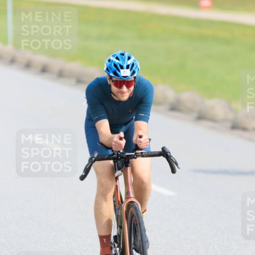 15.06.2025 - 27. Vierlanden-Triathlon H.Heesch http://msf.ph/oto/7990796 15.06.2025 09:52:36 Radfahren 21, 149, 182 meine-sportfotos.de