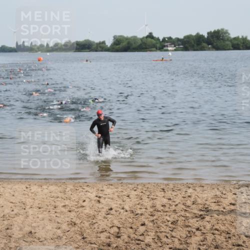 21.06.2025 - 27. Vierlanden-Triathlon MichiJ http://msf.ph/oto/7990798 15.06.2026 09:53:55 Schwimmen 307 meine-sportfotos.de