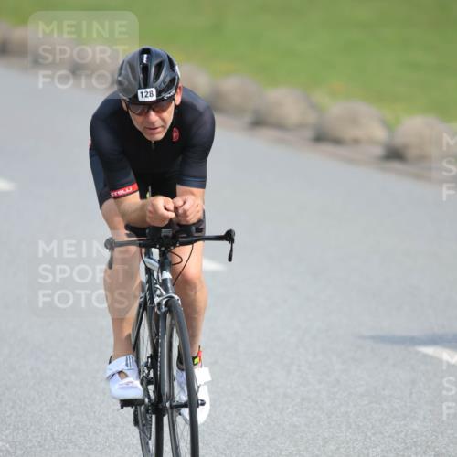 15.06.2025 - 27. Vierlanden-Triathlon H.Heesch http://msf.ph/oto/7990803 15.06.2025 09:54:22 Radfahren 30, 49, 73, 94, 122, 128, 199, 248 meine-sportfotos.de