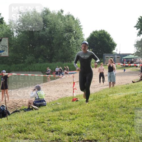 15.06.2025 - 27. Vierlanden-Triathlon KatJ http://msf.ph/oto/7990806 15.06.2025 09:12:02 Schwimmen 201, 215, 229, 245 meine-sportfotos.de
