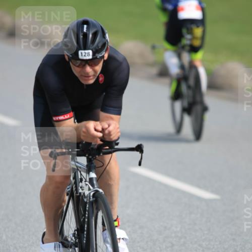 15.06.2025 - 27. Vierlanden-Triathlon H.Heesch http://msf.ph/oto/7990809 15.06.2025 09:54:23 Radfahren 30, 43, 49, 73, 94, 122, 128, 199, 248 meine-sportfotos.de