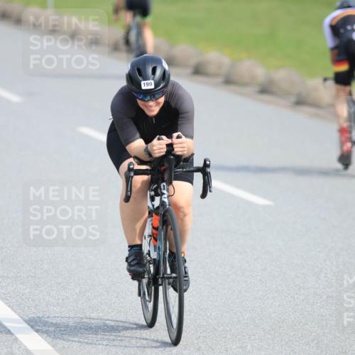 15.06.2025 - 27. Vierlanden-Triathlon H.Heesch http://msf.ph/oto/7990838 15.06.2025 09:54:28 Radfahren 43, 49, 73, 122, 199 meine-sportfotos.de