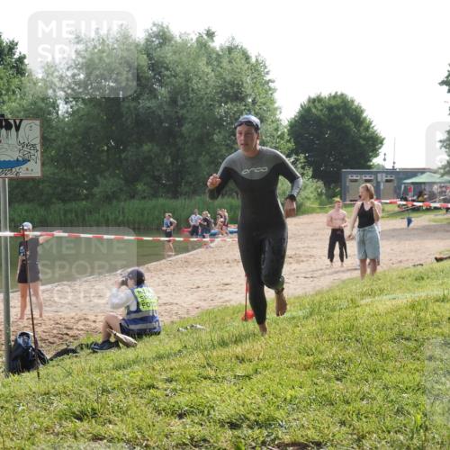 15.06.2025 - 27. Vierlanden-Triathlon KatJ http://msf.ph/oto/7990841 15.06.2025 09:12:02 Schwimmen 201, 215, 229, 245 meine-sportfotos.de