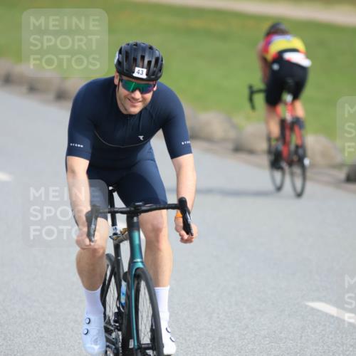 15.06.2025 - 27. Vierlanden-Triathlon H.Heesch http://msf.ph/oto/7990878 15.06.2025 09:54:31 Radfahren 43, 49, 199 meine-sportfotos.de