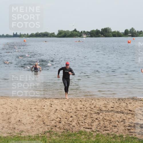 21.06.2025 - 27. Vierlanden-Triathlon MichiJ http://msf.ph/oto/7990881 15.06.2026 09:53:57 Schwimmen 307 meine-sportfotos.de