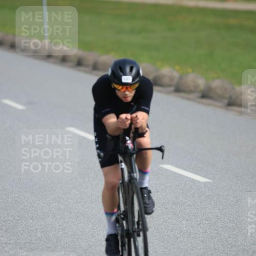 15.06.2025 - 27. Vierlanden-Triathlon H.Heesch http://msf.ph/oto/7990898 15.06.2025 09:54:39 Radfahren 137, 159, 213 meine-sportfotos.de