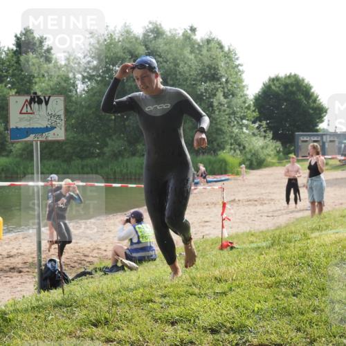 15.06.2025 - 27. Vierlanden-Triathlon KatJ http://msf.ph/oto/7990902 15.06.2025 09:12:03 Schwimmen 201, 215, 229, 245 meine-sportfotos.de