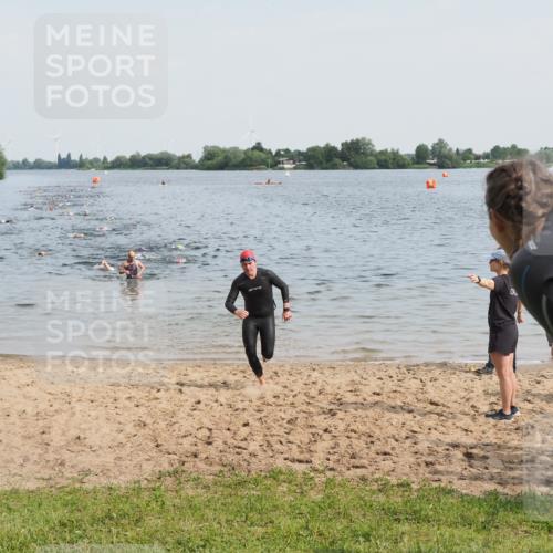 21.06.2025 - 27. Vierlanden-Triathlon MichiJ http://msf.ph/oto/7990925 15.06.2026 09:53:58 Schwimmen 267, 307 meine-sportfotos.de