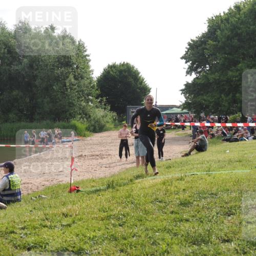 15.06.2025 - 27. Vierlanden-Triathlon KatJ http://msf.ph/oto/7990927 15.06.2025 09:12:05 Schwimmen 201, 215, 229, 245 meine-sportfotos.de
