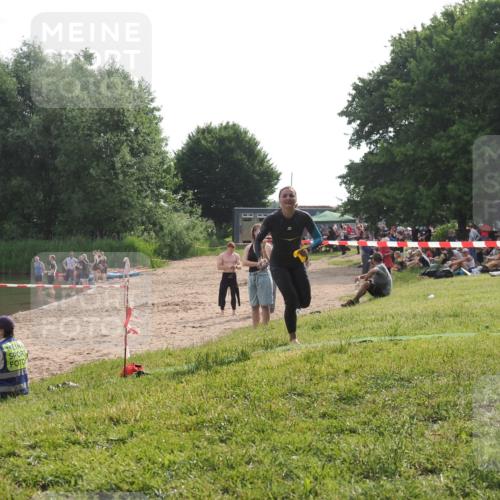 15.06.2025 - 27. Vierlanden-Triathlon KatJ http://msf.ph/oto/7990936 15.06.2025 09:12:05 Schwimmen 201, 215, 229, 245 meine-sportfotos.de