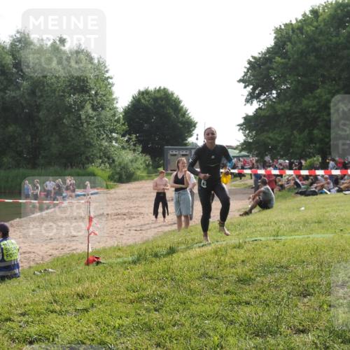 15.06.2025 - 27. Vierlanden-Triathlon KatJ http://msf.ph/oto/7990949 15.06.2025 09:12:06 Schwimmen 201, 215, 229 meine-sportfotos.de
