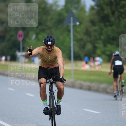 21.06.2025 - 27. Vierlanden-Triathlon H.Heesch http://msf.ph/oto/7990967 15.06.2025 11:53:58 Radfahren 754, 966 meine-sportfotos.de