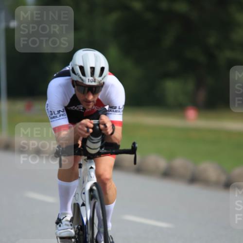 15.06.2025 - 27. Vierlanden-Triathlon H.Heesch http://msf.ph/oto/7990997 15.06.2025 09:55:12 Radfahren 104, 219, 224 meine-sportfotos.de
