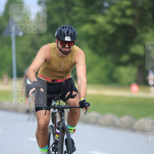 21.06.2025 - 27. Vierlanden-Triathlon H.Heesch http://msf.ph/oto/7991003 15.06.2025 11:53:59 Radfahren 754, 966 meine-sportfotos.de