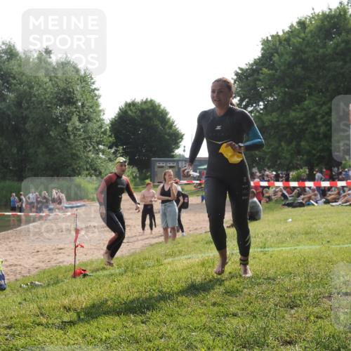 15.06.2025 - 27. Vierlanden-Triathlon KatJ http://msf.ph/oto/7991014 15.06.2025 09:12:07 Schwimmen 201, 215, 229 meine-sportfotos.de