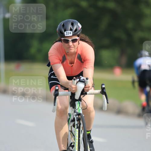 15.06.2025 - 27. Vierlanden-Triathlon H.Heesch http://msf.ph/oto/7991015 15.06.2025 09:55:15 Radfahren 104, 224 meine-sportfotos.de