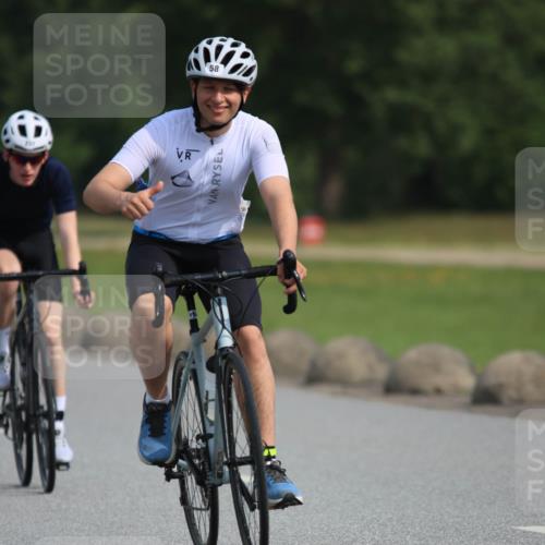 15.06.2025 - 27. Vierlanden-Triathlon H.Heesch http://msf.ph/oto/7991054 15.06.2025 09:55:39 Radfahren 2, 5, 58, 237 meine-sportfotos.de