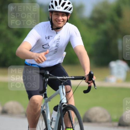 15.06.2025 - 27. Vierlanden-Triathlon H.Heesch http://msf.ph/oto/7991060 15.06.2025 09:55:40 Radfahren 2, 5, 58, 237 meine-sportfotos.de