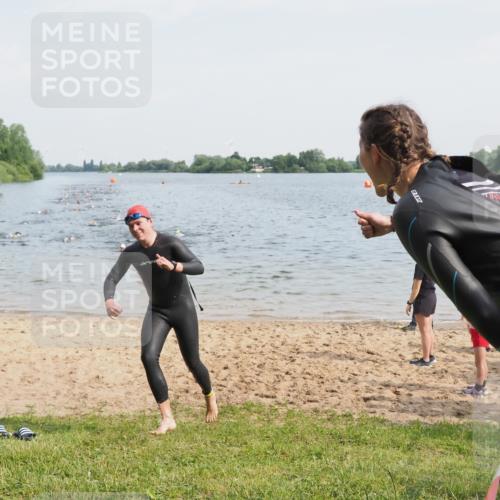 21.06.2025 - 27. Vierlanden-Triathlon MichiJ http://msf.ph/oto/7991071 15.06.2026 09:54:00 Schwimmen 267, 307 meine-sportfotos.de