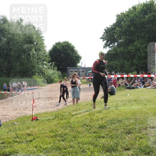 15.06.2025 - 27. Vierlanden-Triathlon KatJ http://msf.ph/oto/7991073 15.06.2025 09:12:08 Schwimmen 201, 215, 229 meine-sportfotos.de