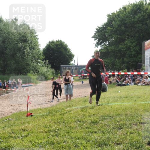 15.06.2025 - 27. Vierlanden-Triathlon KatJ http://msf.ph/oto/7991082 15.06.2025 09:12:09 Schwimmen 201, 215, 229 meine-sportfotos.de