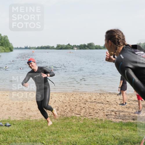 21.06.2025 - 27. Vierlanden-Triathlon MichiJ http://msf.ph/oto/7991083 15.06.2026 09:54:00 Schwimmen 267, 307 meine-sportfotos.de