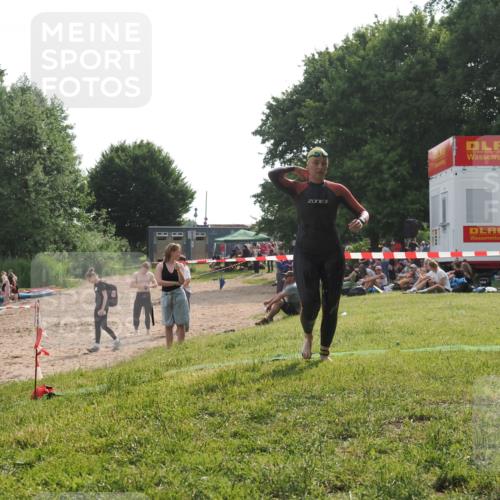 15.06.2025 - 27. Vierlanden-Triathlon KatJ http://msf.ph/oto/7991086 15.06.2025 09:12:09 Schwimmen 201, 215, 229 meine-sportfotos.de