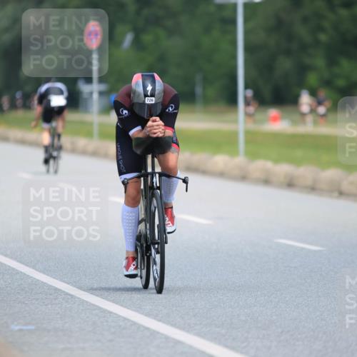 21.06.2025 - 27. Vierlanden-Triathlon H.Heesch http://msf.ph/oto/7991094 15.06.2025 11:54:23 Radfahren 726, 753, 816, 860 meine-sportfotos.de