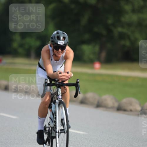 15.06.2025 - 27. Vierlanden-Triathlon H.Heesch http://msf.ph/oto/7991105 15.06.2025 09:55:51 Radfahren 198, 229 meine-sportfotos.de