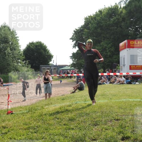 15.06.2025 - 27. Vierlanden-Triathlon KatJ http://msf.ph/oto/7991112 15.06.2025 09:12:10 Schwimmen 201, 215, 229 meine-sportfotos.de