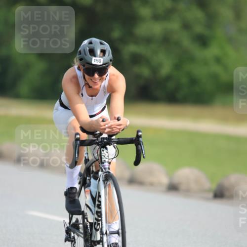 15.06.2025 - 27. Vierlanden-Triathlon H.Heesch http://msf.ph/oto/7991115 15.06.2025 09:55:52 Radfahren 198, 229 meine-sportfotos.de
