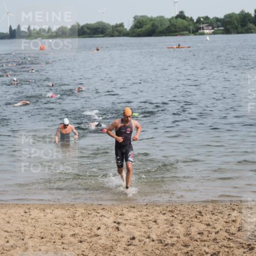 21.06.2025 - 27. Vierlanden-Triathlon MichiJ http://msf.ph/oto/7991117 15.06.2026 09:54:04 Schwimmen 267, 307, 356 meine-sportfotos.de