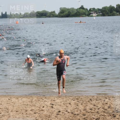 21.06.2025 - 27. Vierlanden-Triathlon MichiJ http://msf.ph/oto/7991134 15.06.2026 09:54:05 Schwimmen 267, 307, 356 meine-sportfotos.de