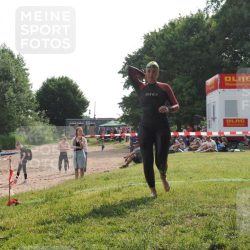 15.06.2025 - 27. Vierlanden-Triathlon KatJ http://msf.ph/oto/7991157 15.06.2025 09:12:10 Schwimmen 201, 215, 229 meine-sportfotos.de