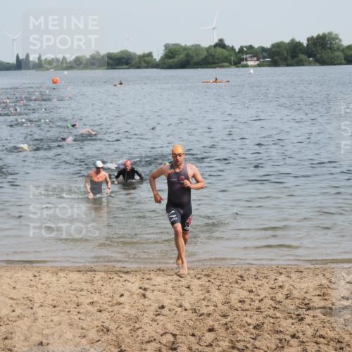 21.06.2025 - 27. Vierlanden-Triathlon MichiJ http://msf.ph/oto/7991163 15.06.2026 09:54:05 Schwimmen 267, 307, 356 meine-sportfotos.de