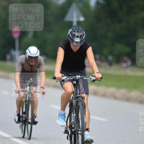 21.06.2025 - 27. Vierlanden-Triathlon H.Heesch http://msf.ph/oto/7991164 15.06.2025 11:55:13 Radfahren 203, 780, 799, 835, 970, 982 meine-sportfotos.de