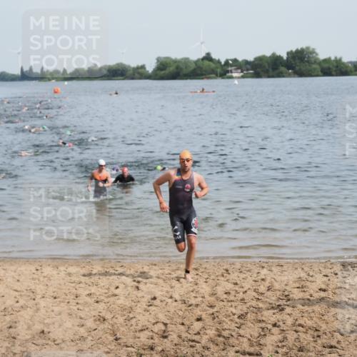21.06.2025 - 27. Vierlanden-Triathlon MichiJ http://msf.ph/oto/7991171 15.06.2026 09:54:05 Schwimmen 267, 307, 356 meine-sportfotos.de