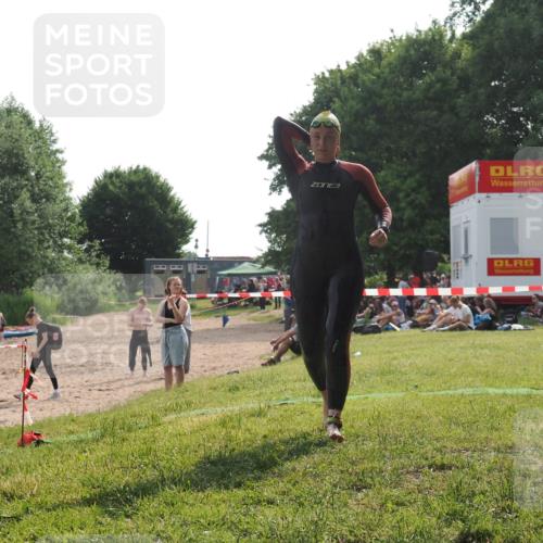 15.06.2025 - 27. Vierlanden-Triathlon KatJ http://msf.ph/oto/7991173 15.06.2025 09:12:11 Schwimmen 201, 215, 229 meine-sportfotos.de