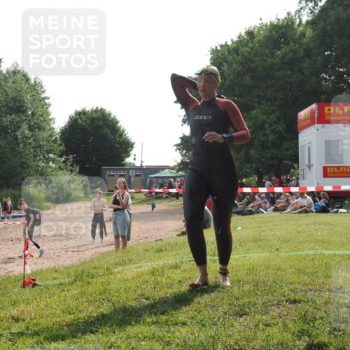 15.06.2025 - 27. Vierlanden-Triathlon KatJ http://msf.ph/oto/7991185 15.06.2025 09:12:11 Schwimmen 201, 215, 229 meine-sportfotos.de