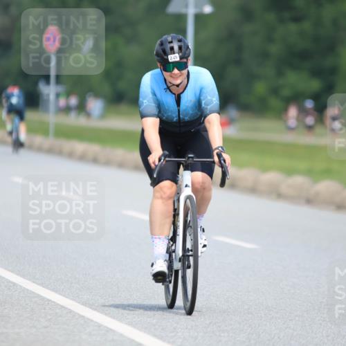 21.06.2025 - 27. Vierlanden-Triathlon H.Heesch http://msf.ph/oto/7991201 15.06.2025 11:55:22 Radfahren 835, 920, 960, 962, 982 meine-sportfotos.de