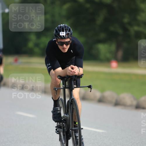 15.06.2025 - 27. Vierlanden-Triathlon H.Heesch http://msf.ph/oto/7991207 15.06.2025 09:56:09 Radfahren 9, 11, 45, 59, 77, 191, 250 meine-sportfotos.de