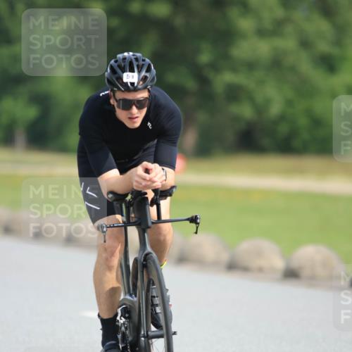 15.06.2025 - 27. Vierlanden-Triathlon H.Heesch http://msf.ph/oto/7991215 15.06.2025 09:56:09 Radfahren 9, 11, 45, 59, 77, 191, 250 meine-sportfotos.de