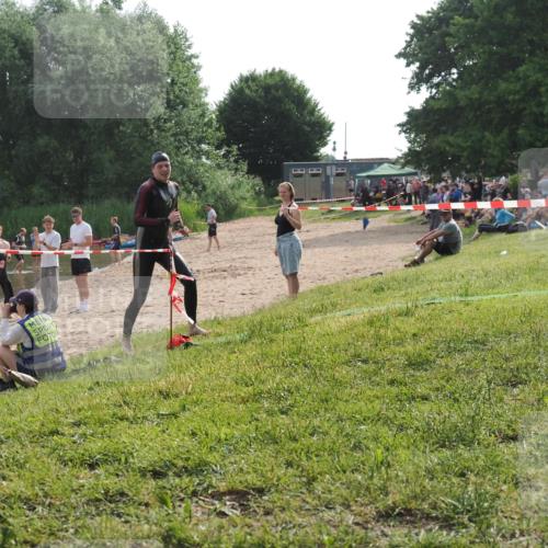 15.06.2025 - 27. Vierlanden-Triathlon KatJ http://msf.ph/oto/7991227 15.06.2025 09:13:35 Schwimmen 237 meine-sportfotos.de