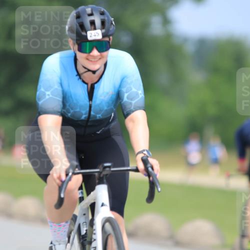 21.06.2025 - 27. Vierlanden-Triathlon H.Heesch http://msf.ph/oto/7991236 15.06.2025 11:55:23 Radfahren 835, 920, 960, 962, 982 meine-sportfotos.de
