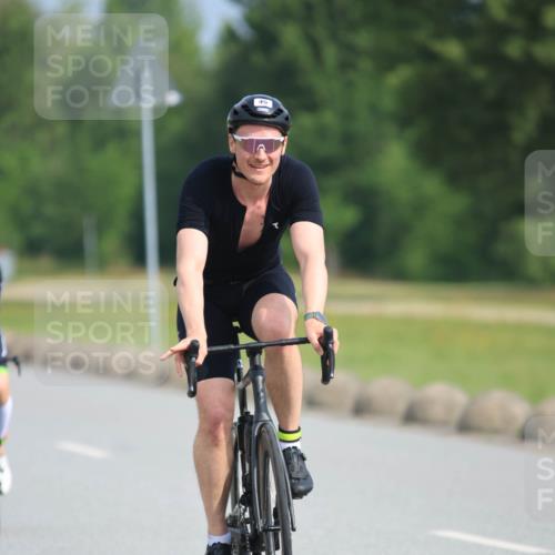15.06.2025 - 27. Vierlanden-Triathlon H.Heesch http://msf.ph/oto/7991239 15.06.2025 09:56:14 Radfahren 9, 45, 77, 111, 132 meine-sportfotos.de