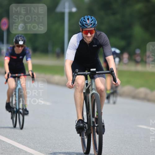 21.06.2025 - 27. Vierlanden-Triathlon H.Heesch http://msf.ph/oto/7991245 15.06.2025 11:55:25 Radfahren 920, 960, 962, 982 meine-sportfotos.de