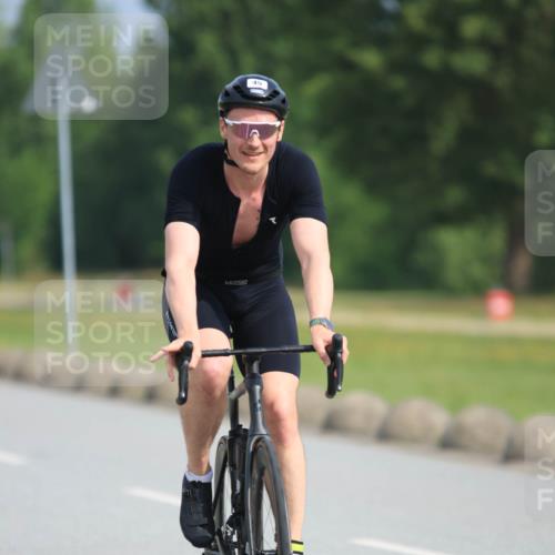15.06.2025 - 27. Vierlanden-Triathlon H.Heesch http://msf.ph/oto/7991249 15.06.2025 09:56:14 Radfahren 9, 45, 77, 111, 132 meine-sportfotos.de