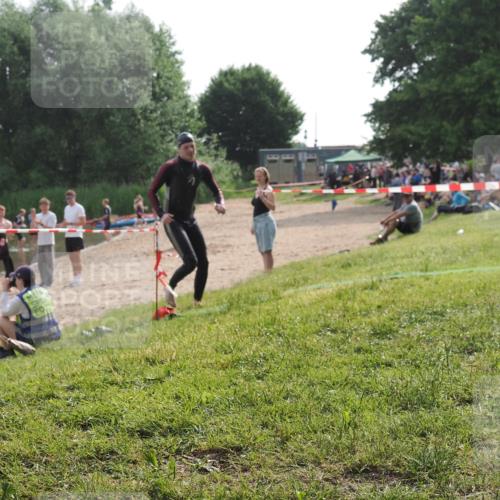 15.06.2025 - 27. Vierlanden-Triathlon KatJ http://msf.ph/oto/7991250 15.06.2025 09:13:35 Schwimmen 237 meine-sportfotos.de